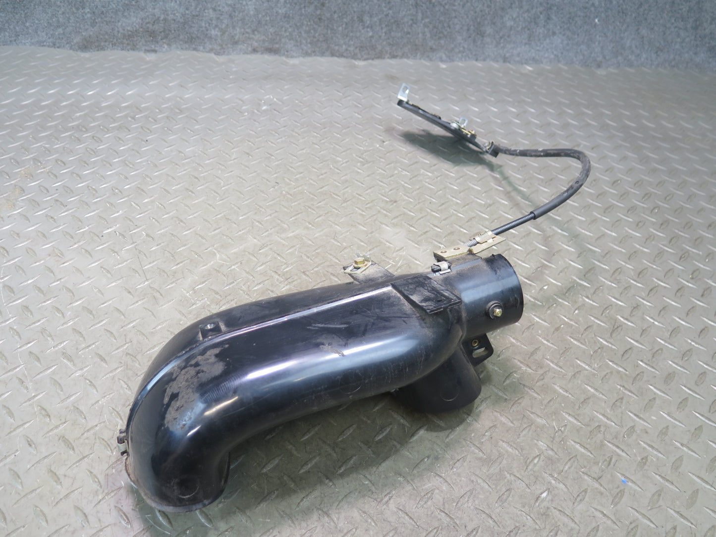 86-89 Mercedes R107 560SL Sl-class Left Air Restricter Duct W/ Actuator OEM