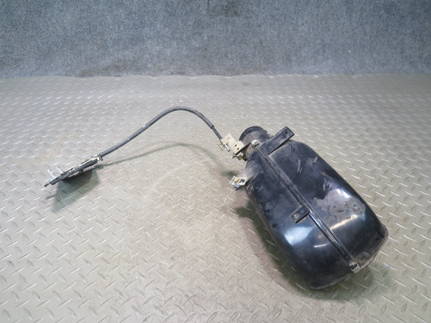 86-89 Mercedes R107 560SL Sl-class Left Air Restricter Duct W/ Actuator OEM