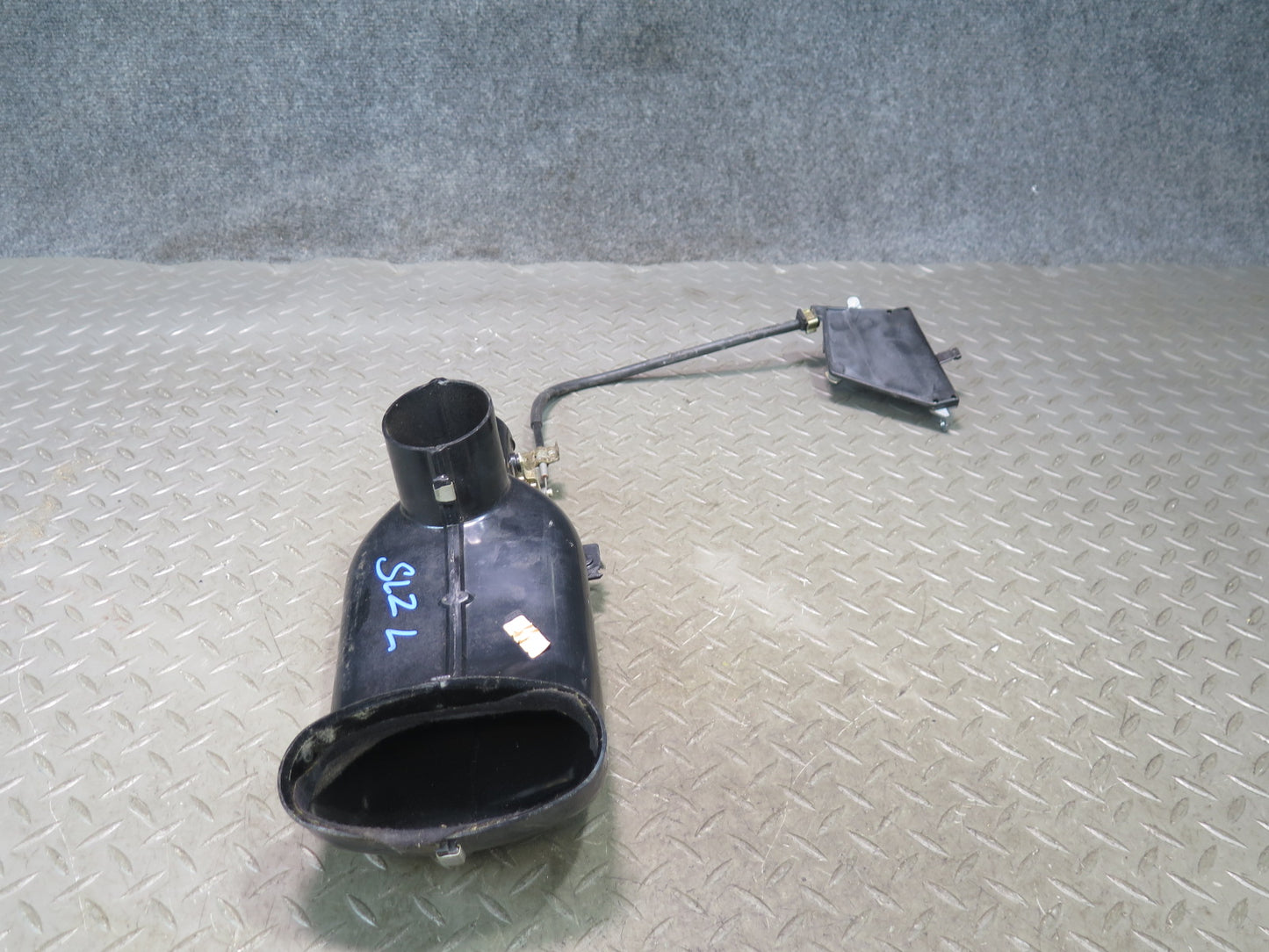 86-89 Mercedes R107 560SL Sl-class Left Air Restricter Duct W/ Actuator OEM