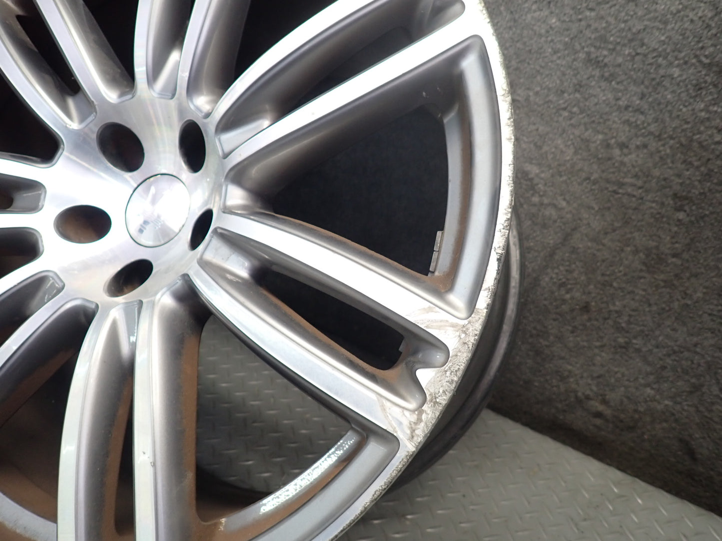 2014-2021 Maserati Quattroporte M156 Alloy Wheel 20" R20 Rim 20x10.5J ET45