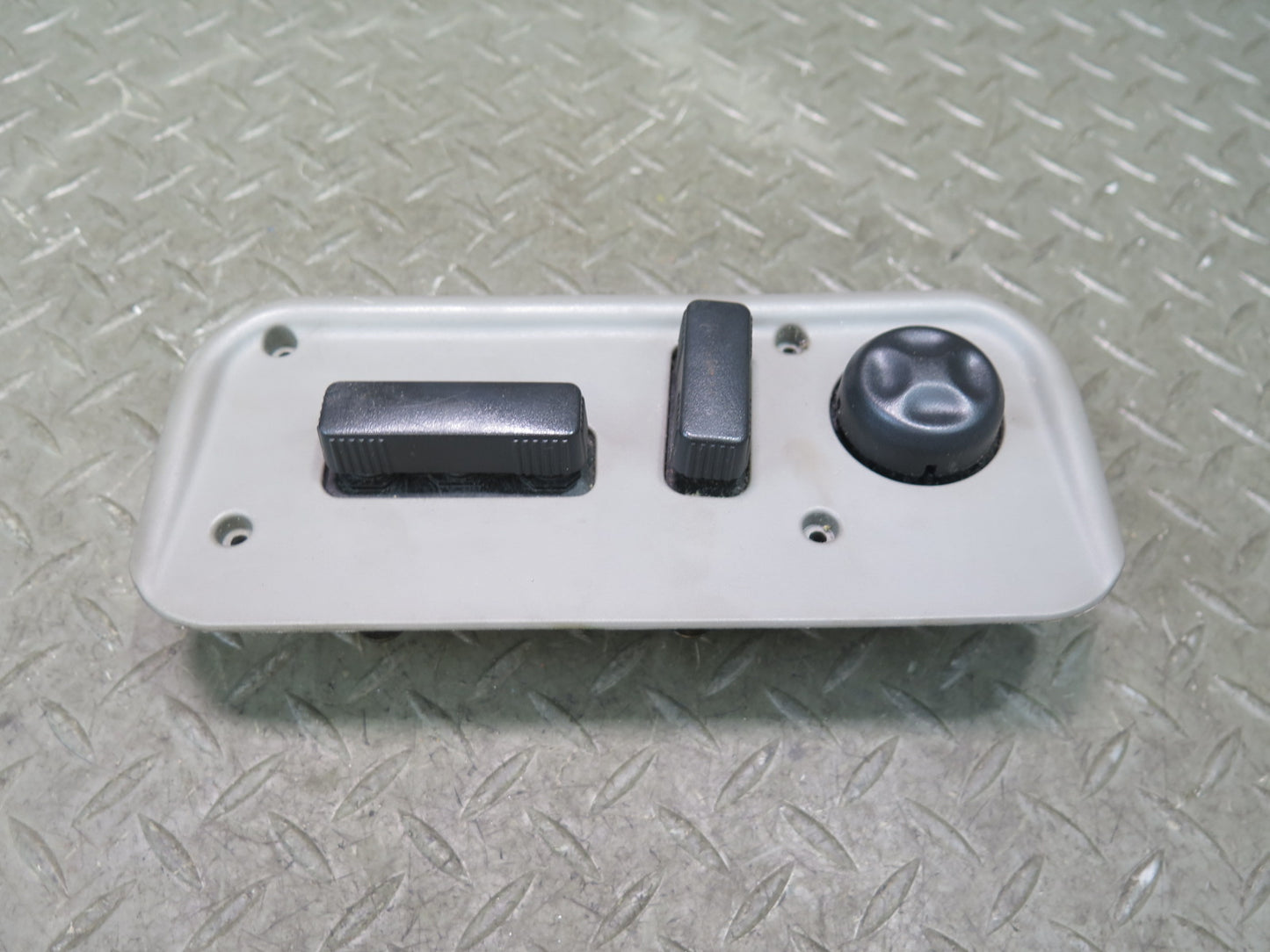 2003-2007 Hummer H2 Front Left Seat Adjust Control Switch