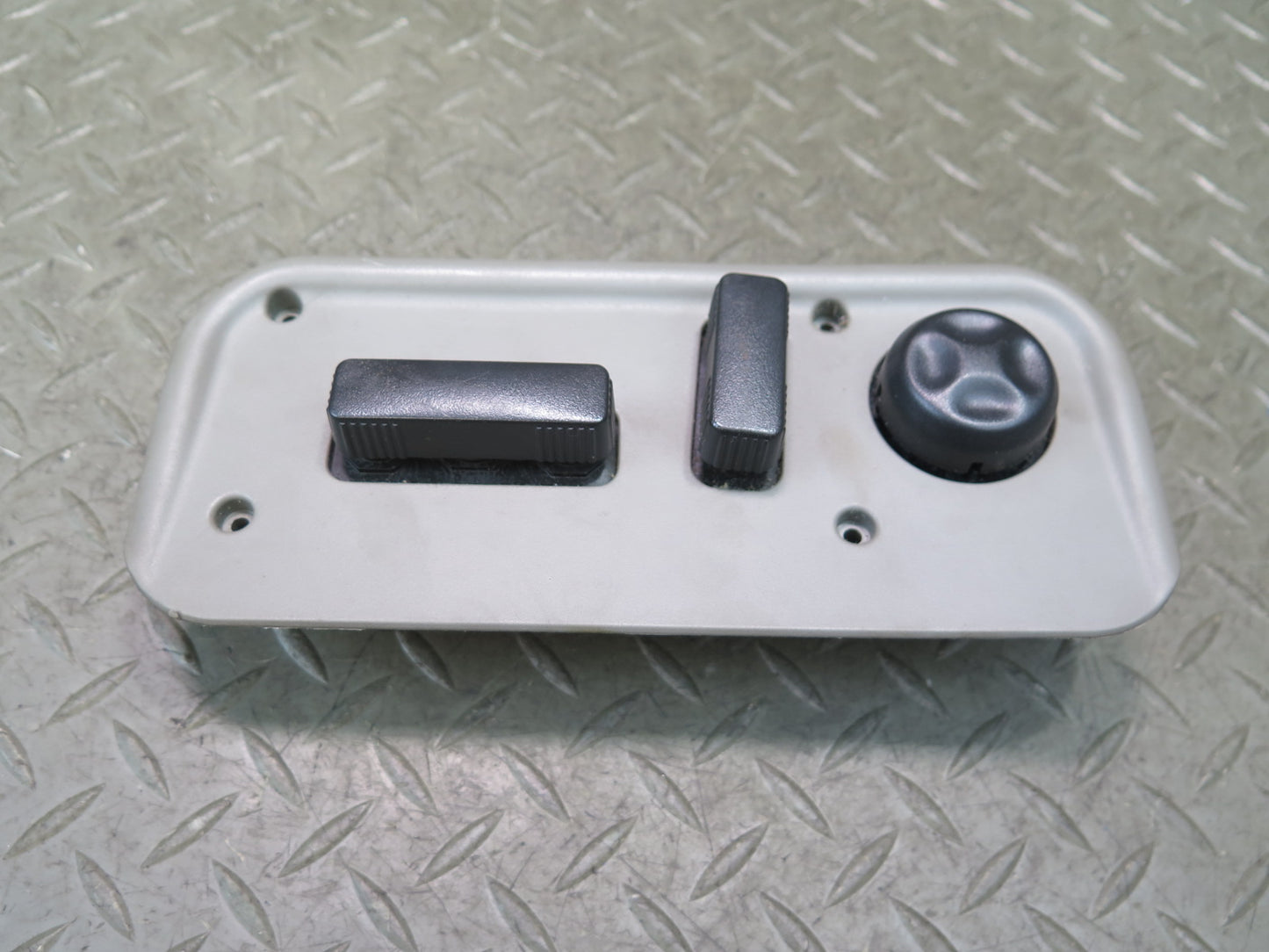 2003-2007 Hummer H2 Front Left Seat Adjust Control Switch