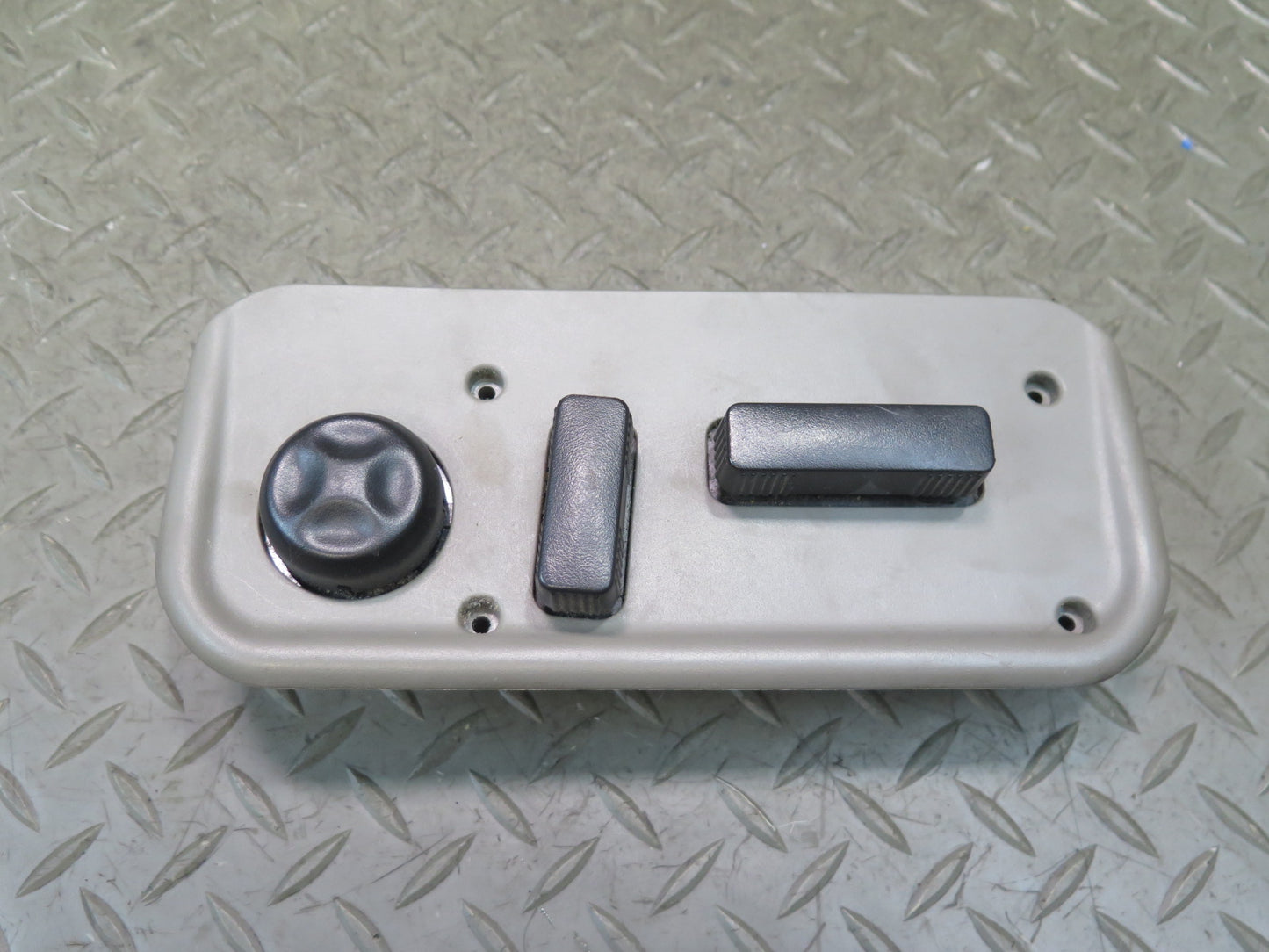2003-2007 Hummer H2 Front Left Seat Adjust Control Switch