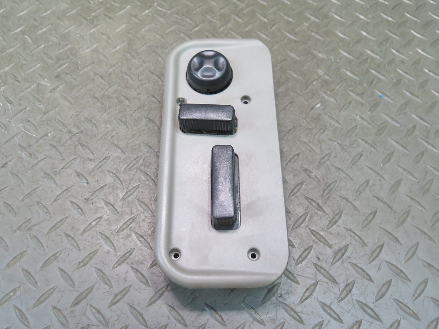 2003-2007 Hummer H2 Front Left Seat Adjust Control Switch