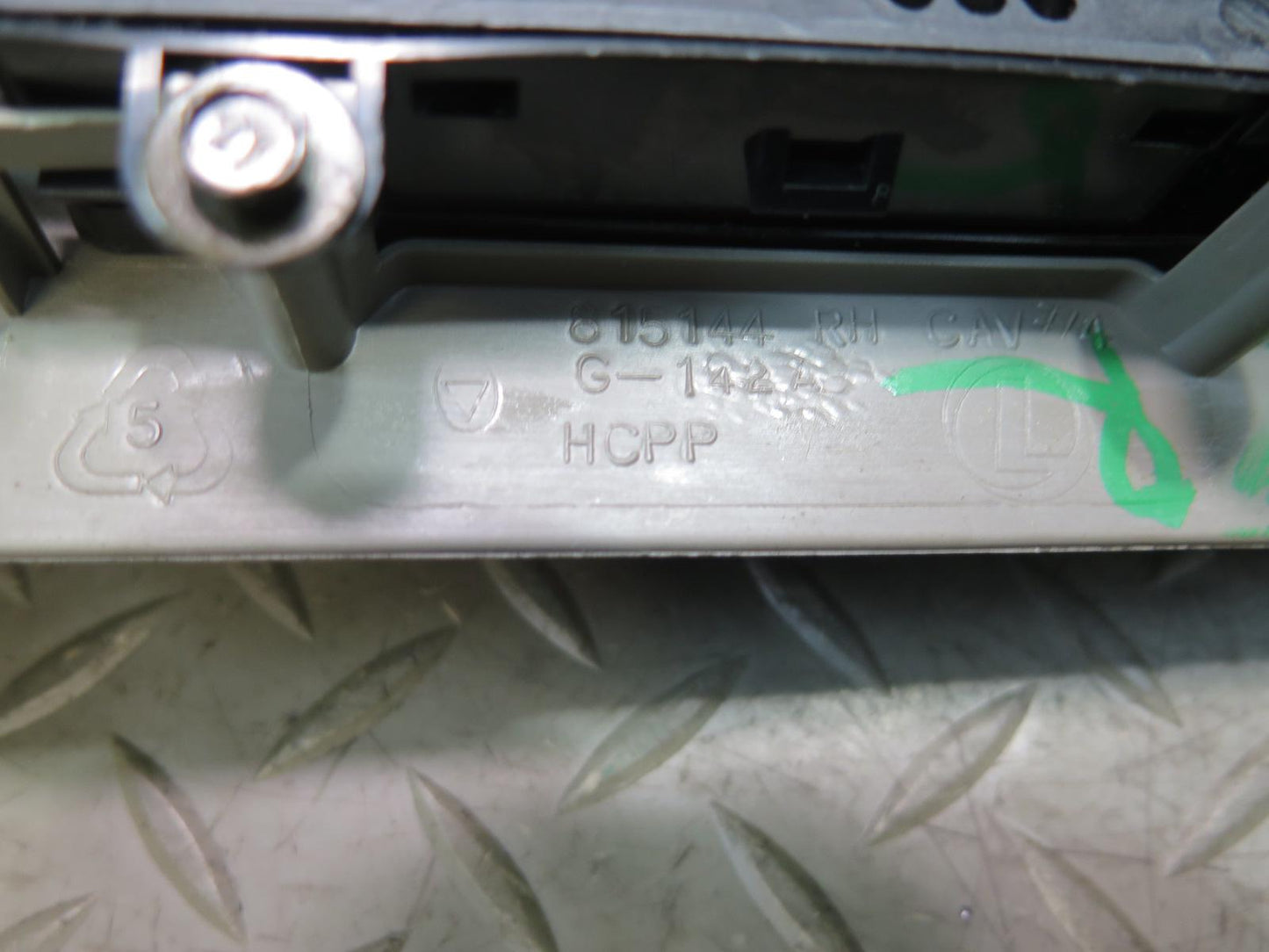 2003-2007 Hummer H2 Front Right Seat Adjust Control Switch