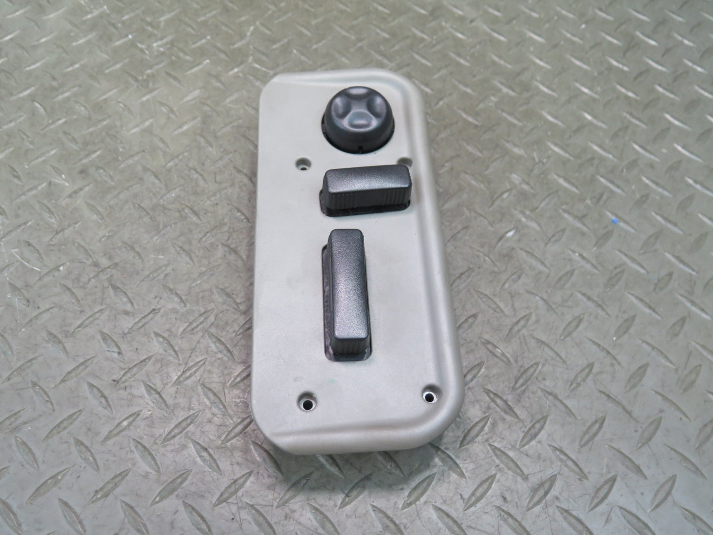 2003-2007 Hummer H2 Front Right Seat Adjust Control Switch