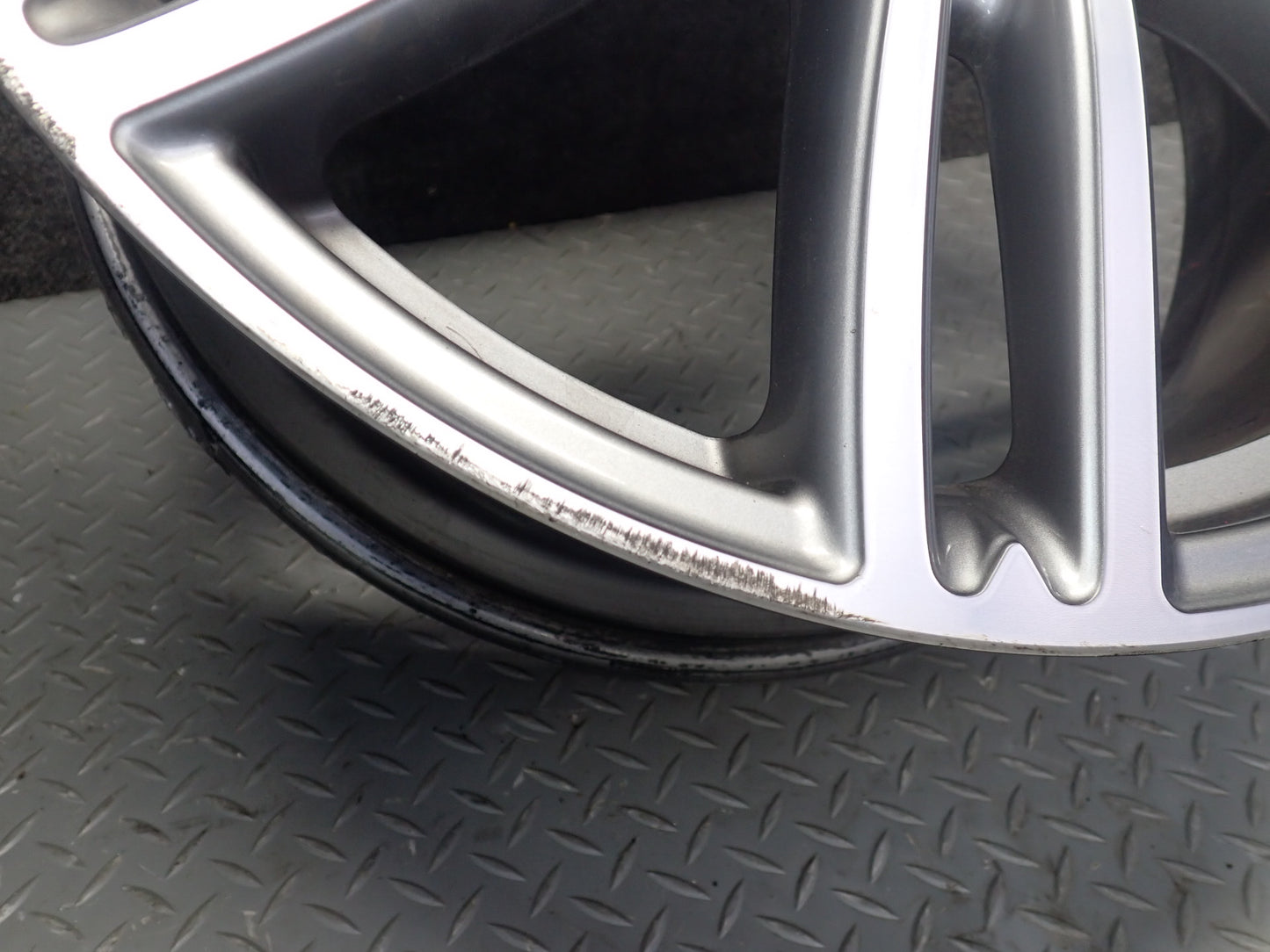 2014-2021 Maserati Quattroporte M156 Alloy Wheel 20" R20 Rim 20x8.5J ET43