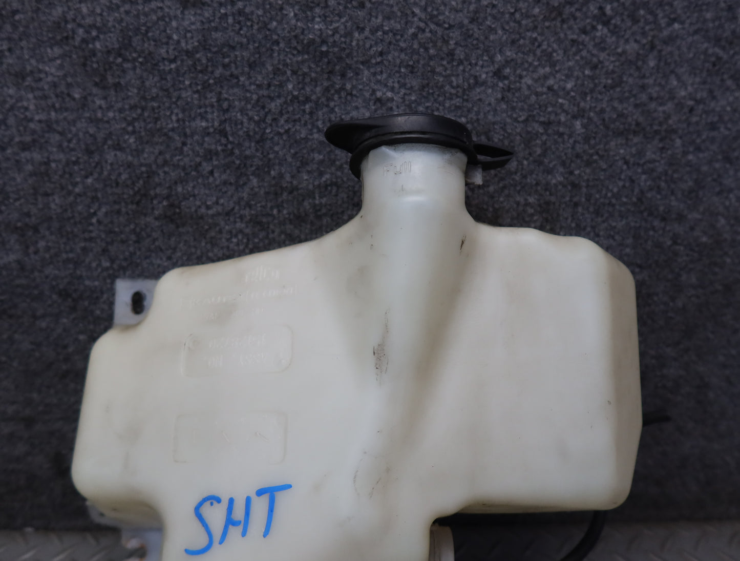 2003-2007 Hummer H2 Windshield Wiper Washer Fluid Reservoir Tank w Pump