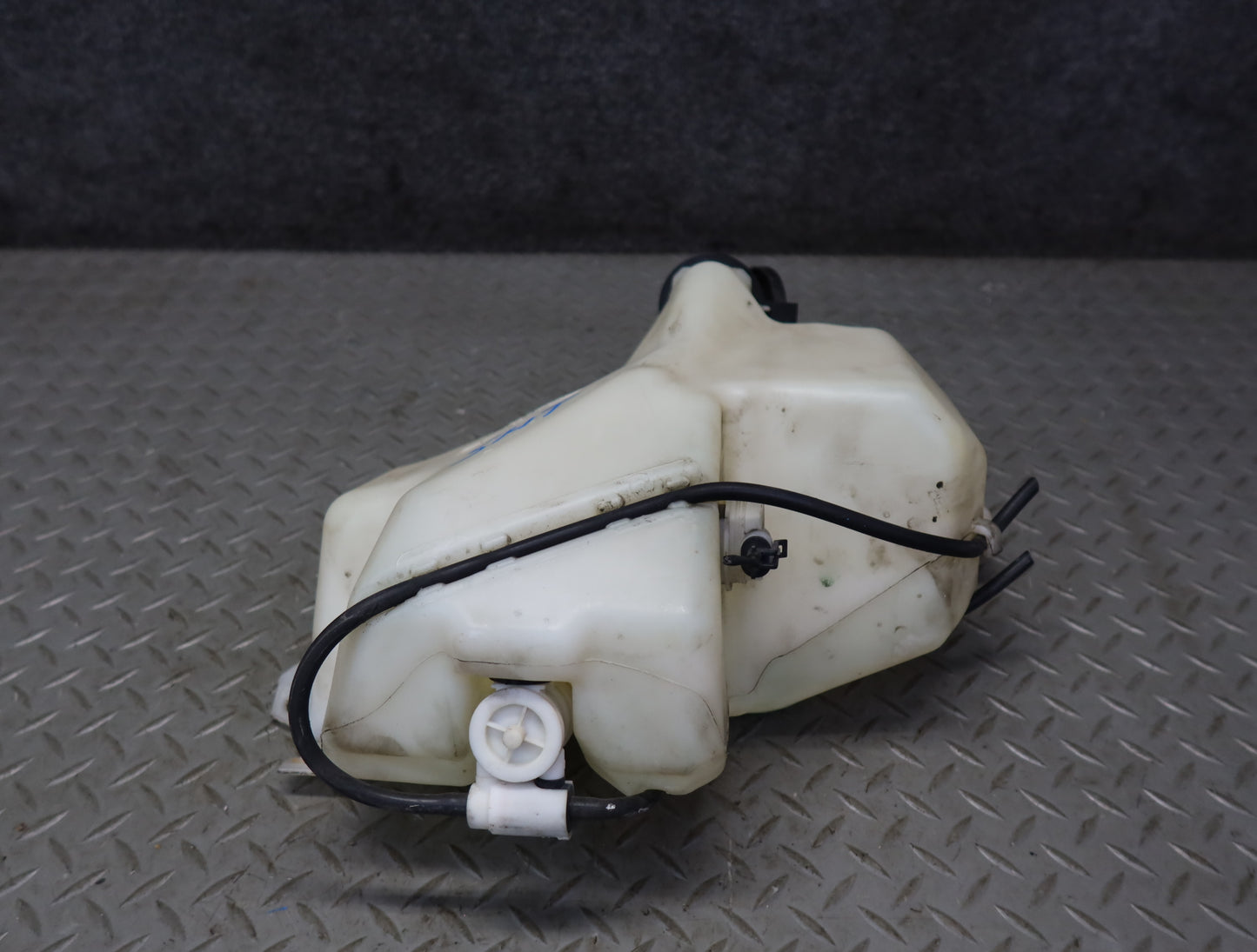 2003-2007 Hummer H2 Windshield Wiper Washer Fluid Reservoir Tank w Pump