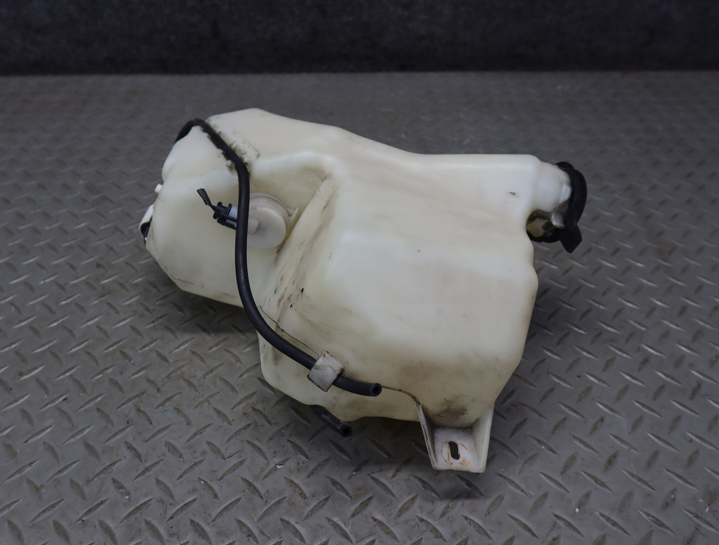 2003-2007 Hummer H2 Windshield Wiper Washer Fluid Reservoir Tank w Pump