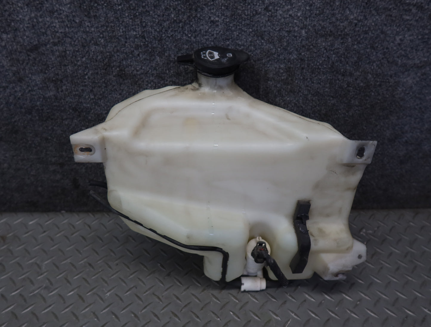2003-2007 Hummer H2 Windshield Wiper Washer Fluid Reservoir Tank w Pump