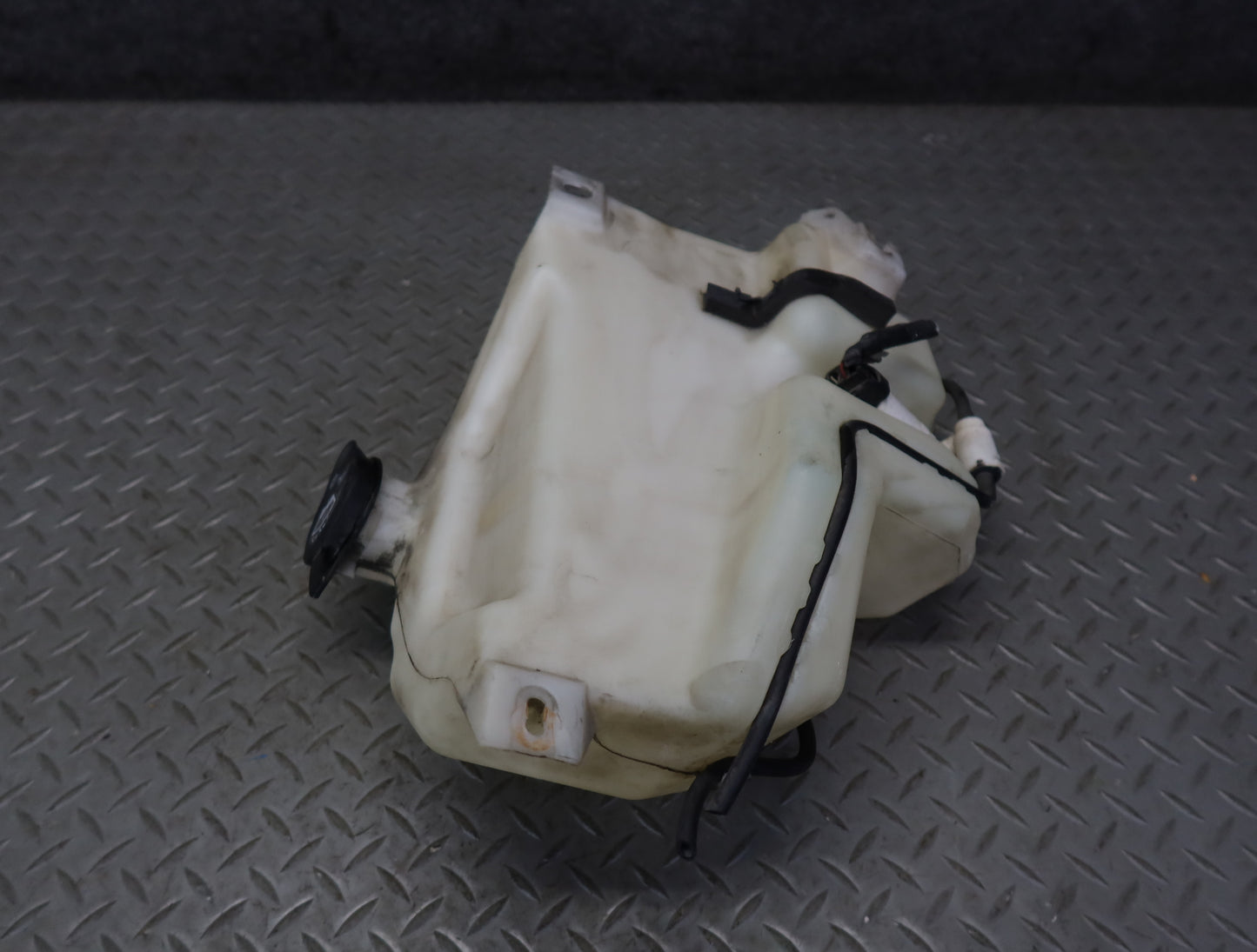 2003-2007 Hummer H2 Windshield Wiper Washer Fluid Reservoir Tank w Pump