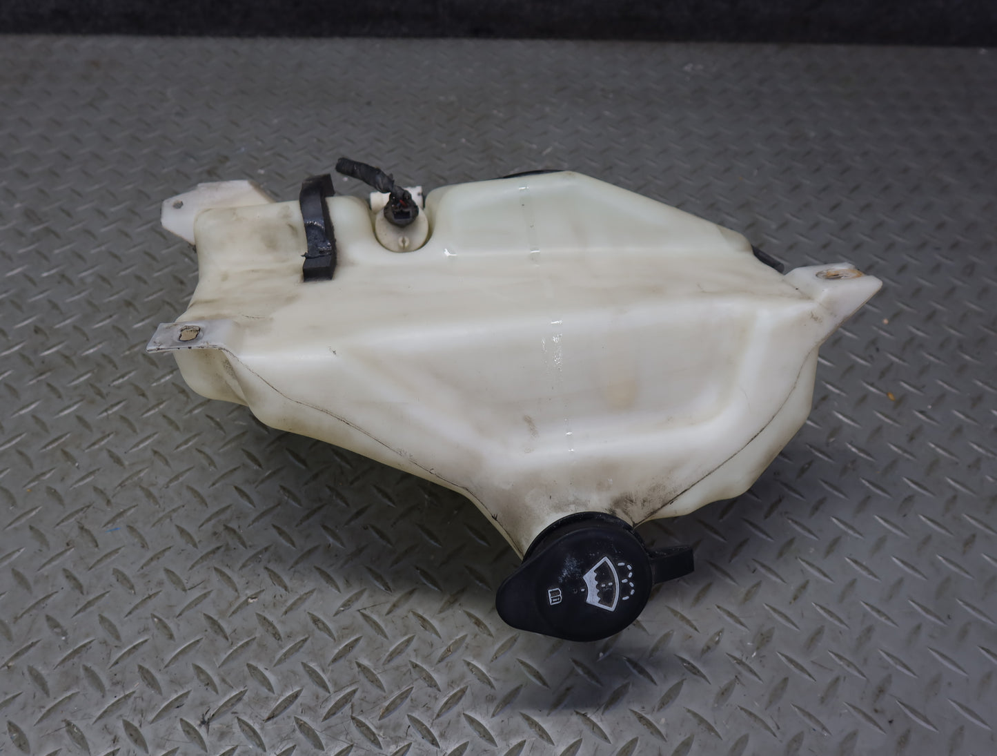2003-2007 Hummer H2 Windshield Wiper Washer Fluid Reservoir Tank w Pump