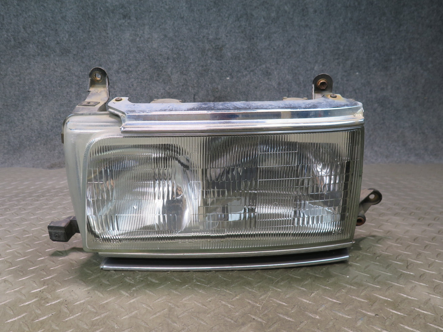 1996-1997 Lexus FZJ80L LX450 Front Left Halogen Headlight Lamp