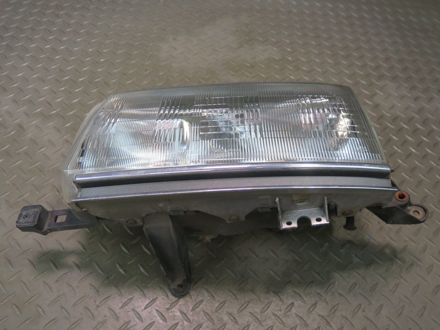 1996-1997 Lexus FZJ80L LX450 Front Left Halogen Headlight Lamp