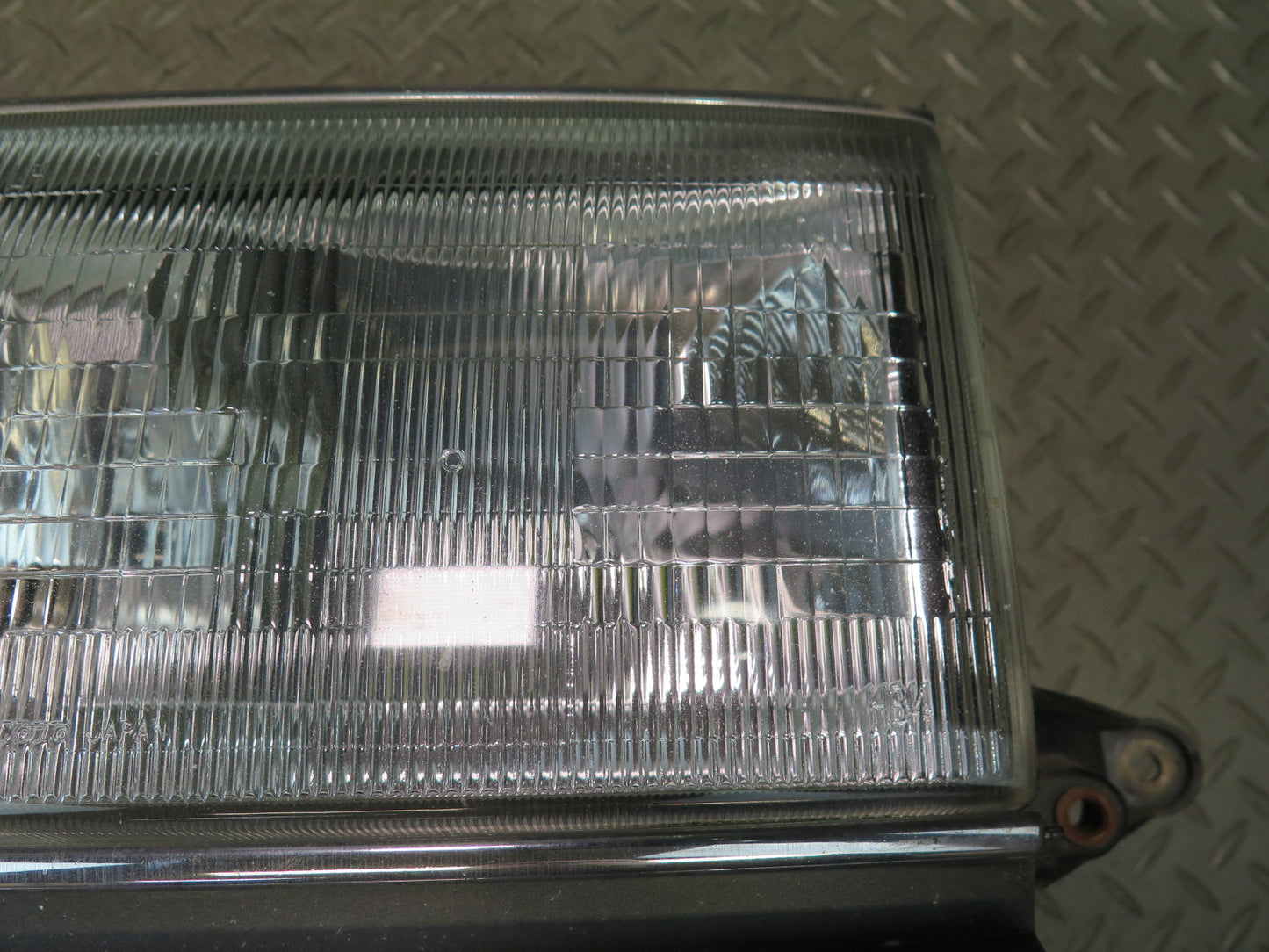 1996-1997 Lexus FZJ80L LX450 Front Left Halogen Headlight Lamp