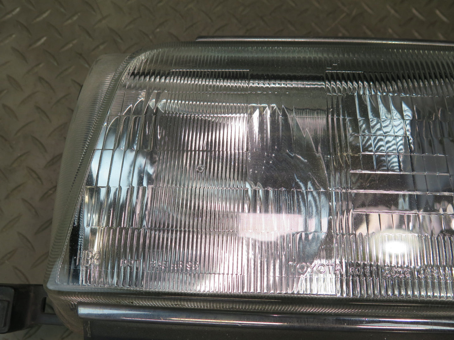 1996-1997 Lexus FZJ80L LX450 Front Left Halogen Headlight Lamp