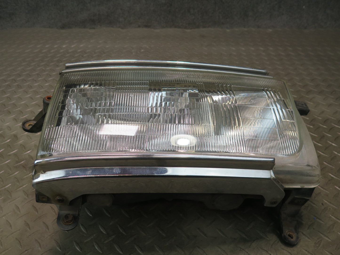 1996-1997 Lexus FZJ80L LX450 Front Left Halogen Headlight Lamp