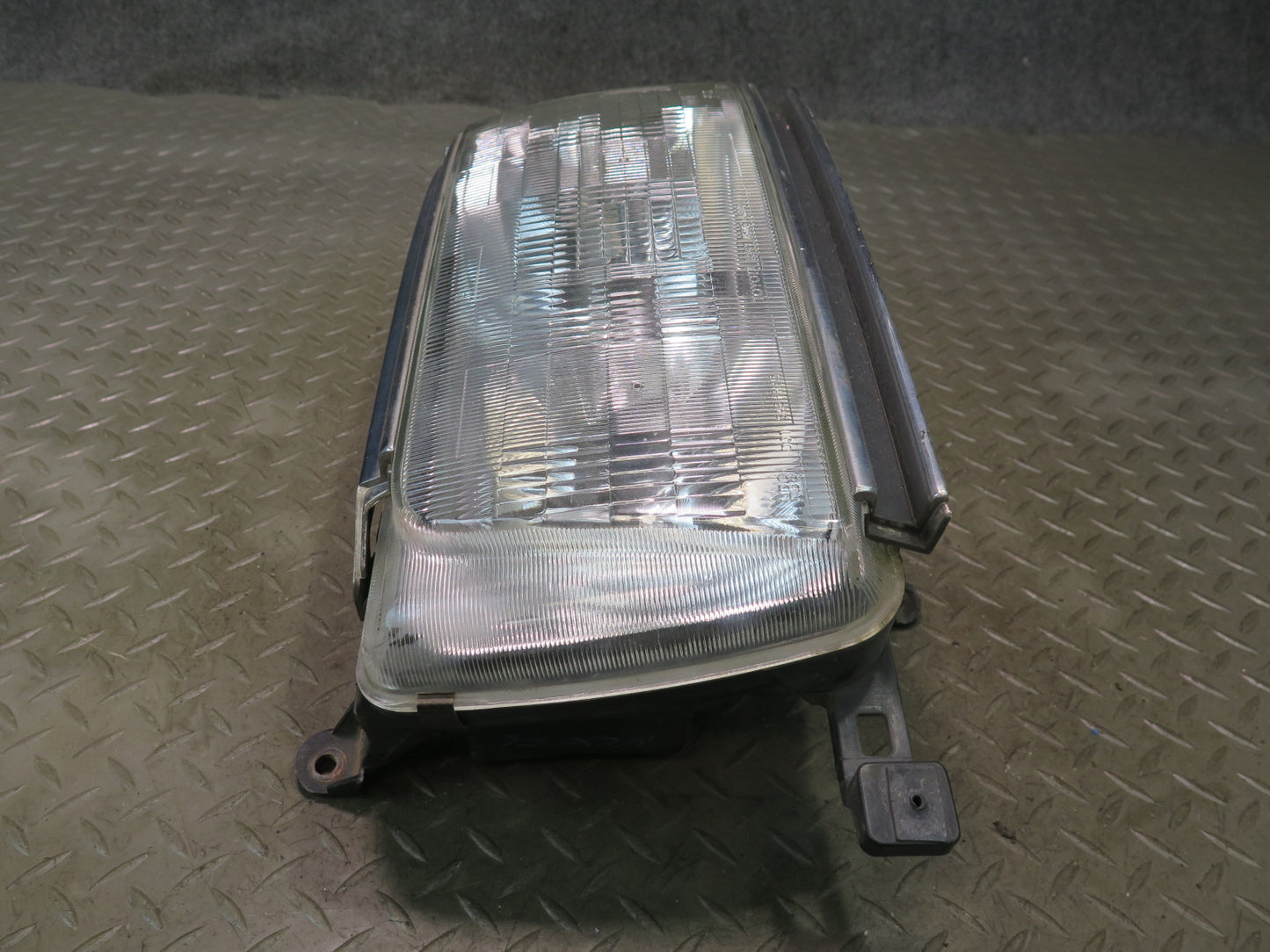 1996-1997 Lexus FZJ80L LX450 Front Left Halogen Headlight Lamp