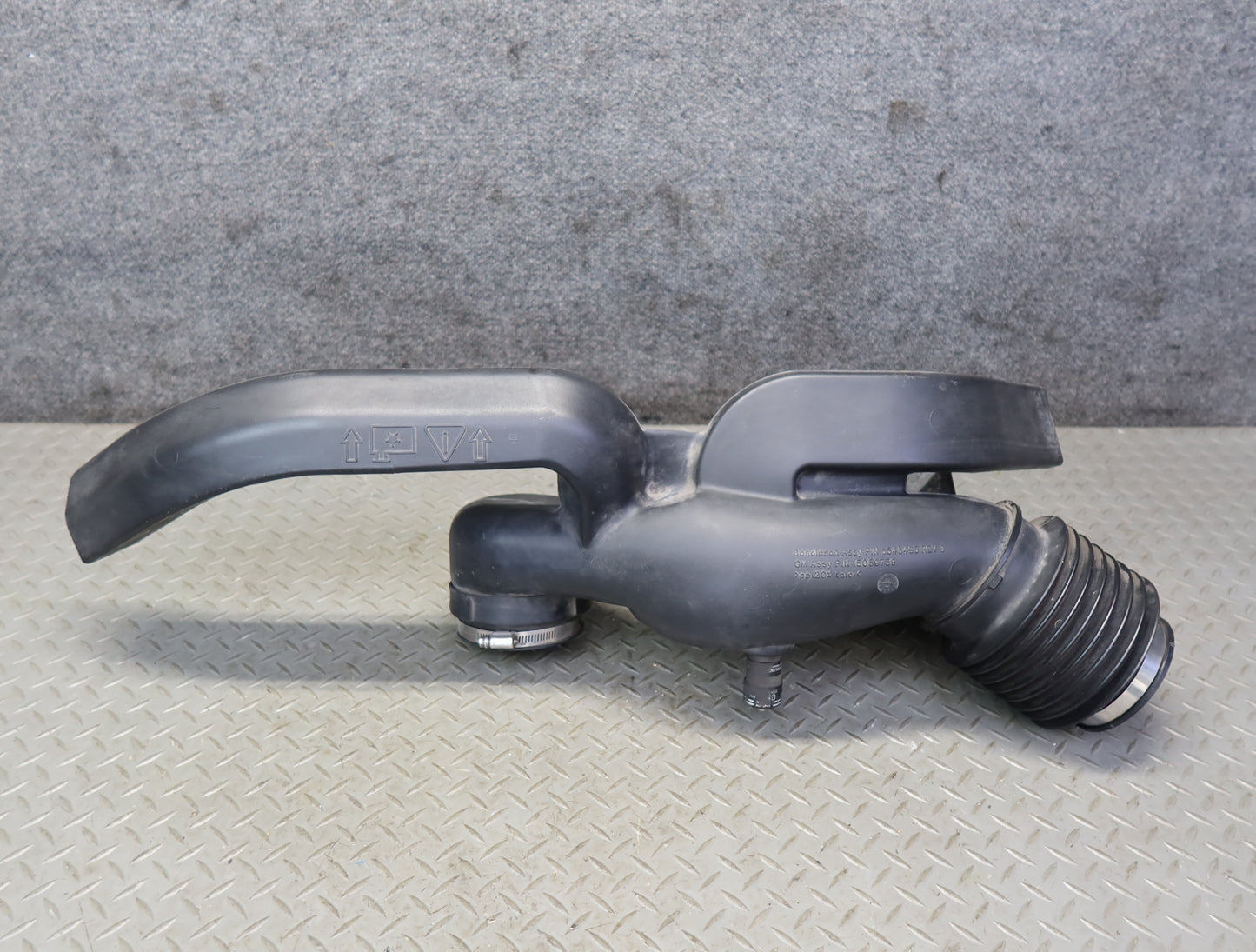 2003-2007 Hummer H2 Air Intake Cleaner Filter Box Resonator Pipe 15059739