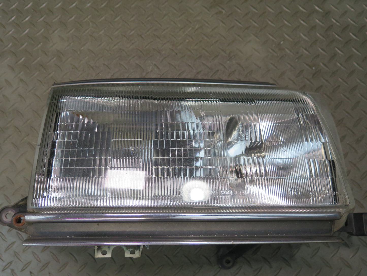 1996-1997 Lexus FZJ80L LX450 Front Right Halogen Headlight Lamp