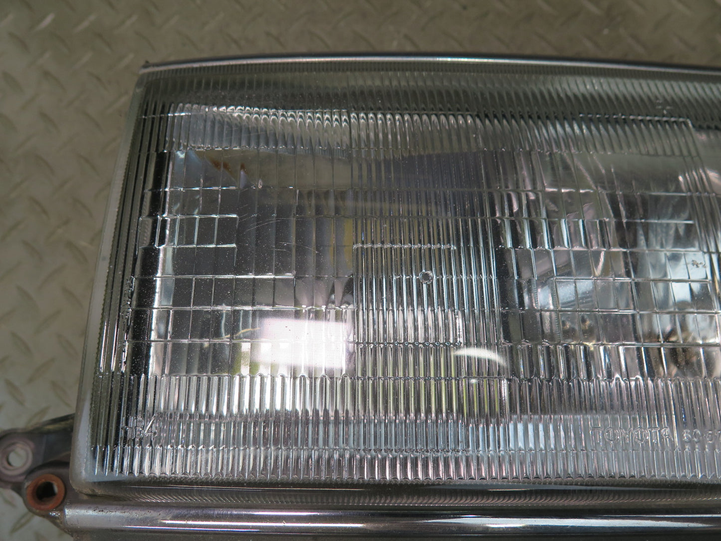 1996-1997 Lexus FZJ80L LX450 Front Right Halogen Headlight Lamp