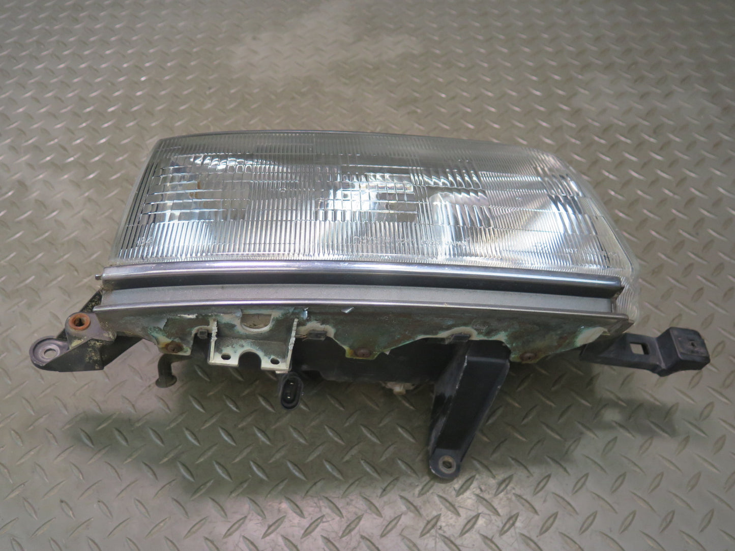 1996-1997 Lexus FZJ80L LX450 Front Right Halogen Headlight Lamp