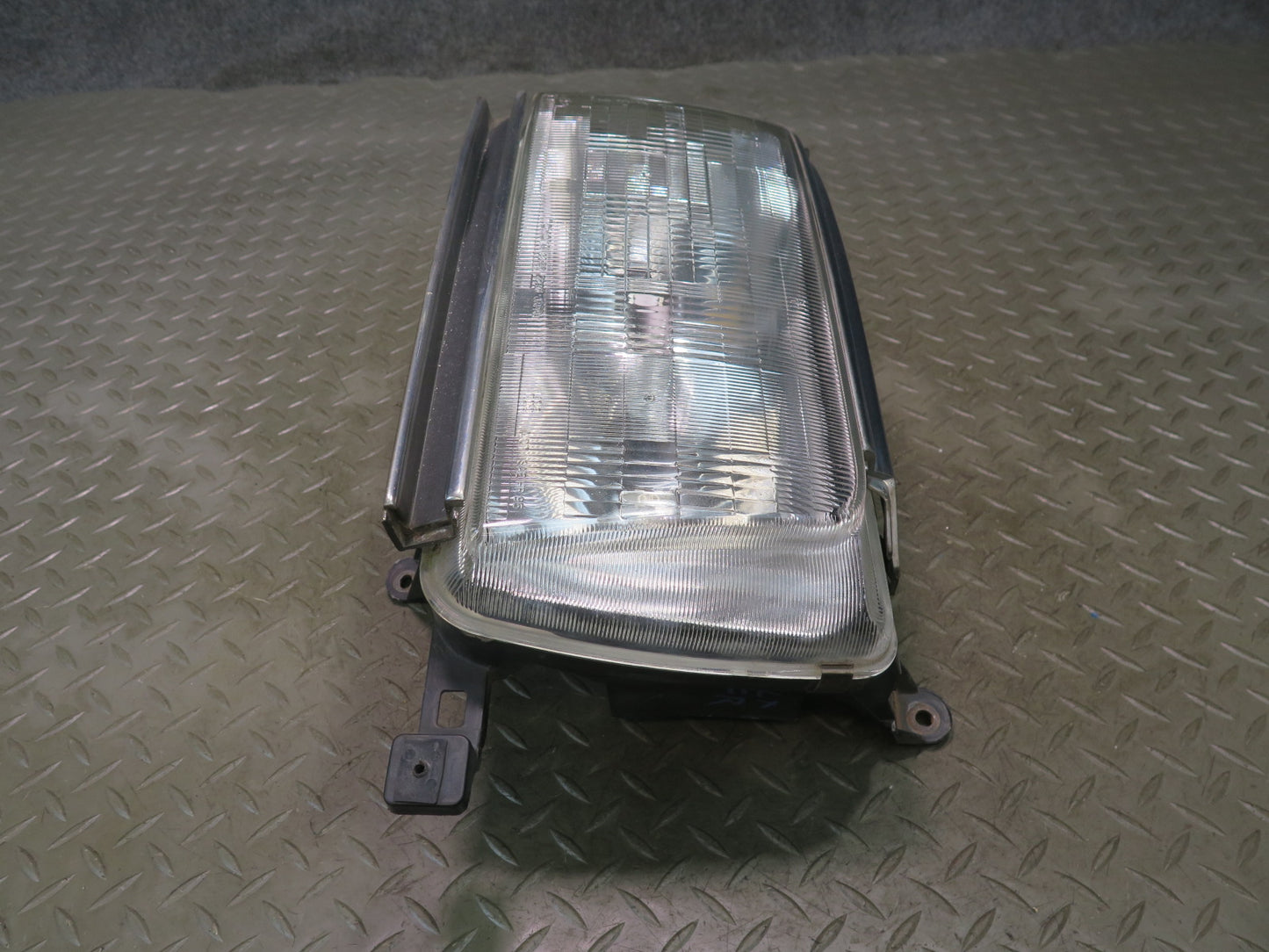 1996-1997 Lexus FZJ80L LX450 Front Right Halogen Headlight Lamp