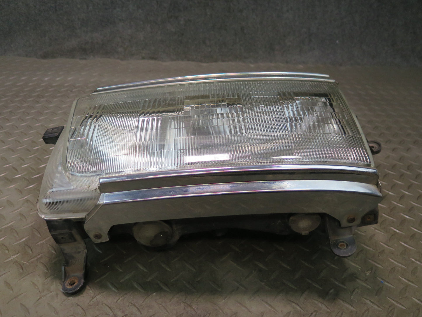 1996-1997 Lexus FZJ80L LX450 Front Right Halogen Headlight Lamp