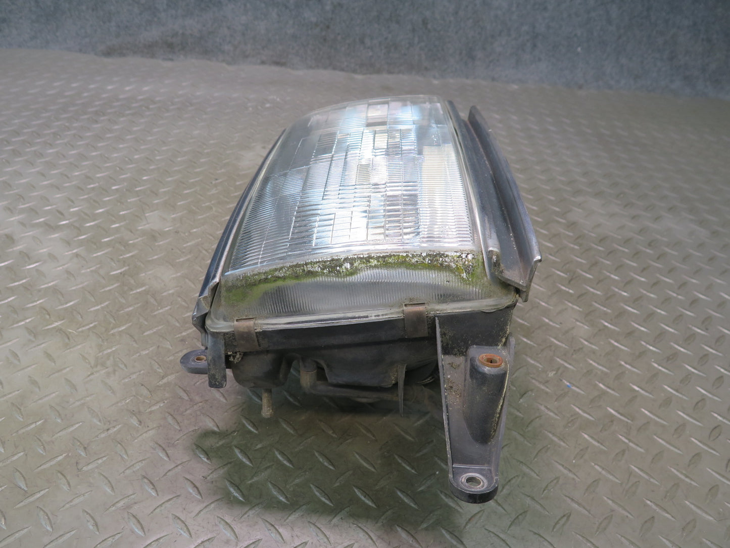 1996-1997 Lexus FZJ80L LX450 Front Right Halogen Headlight Lamp