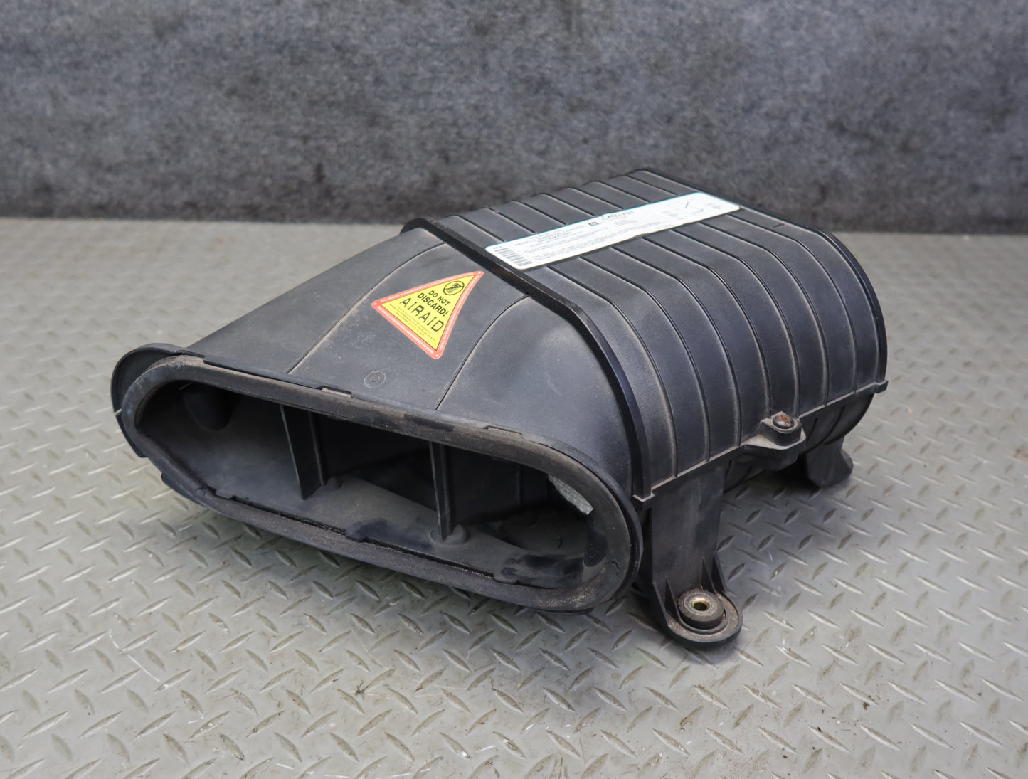 2003-2007 Hummer H2 Air Intake Cleaner Filter Box 15059739