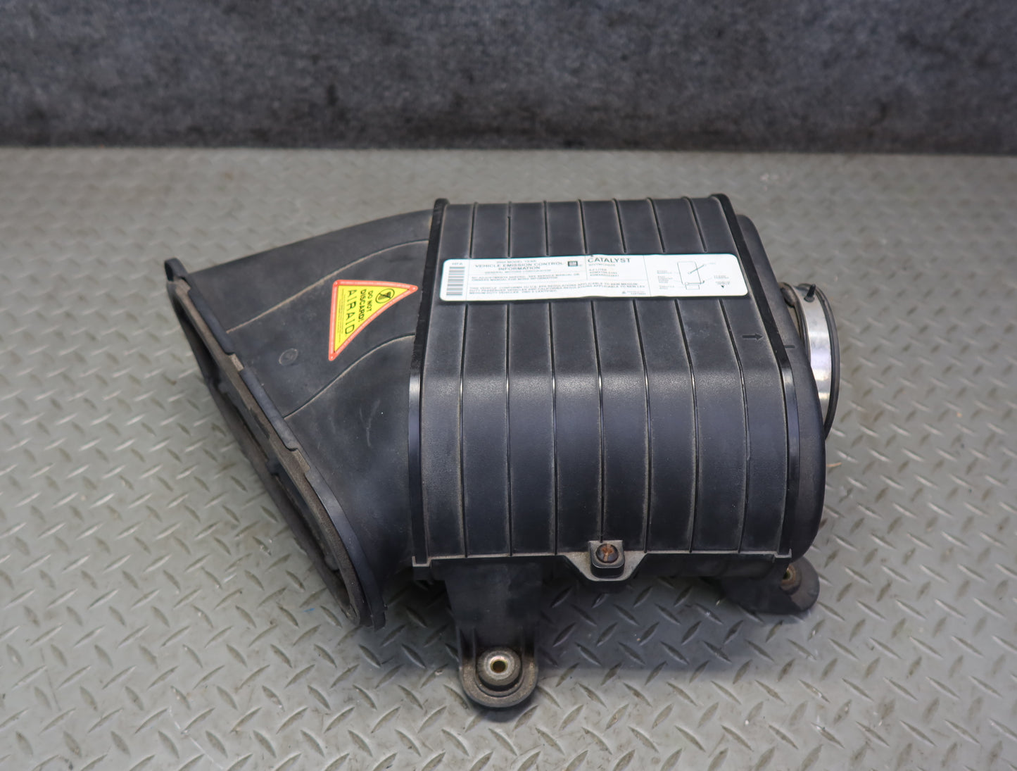 2003-2007 Hummer H2 Air Intake Cleaner Filter Box 15059739