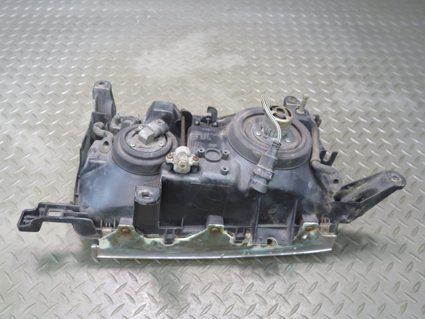 1996-1997 Lexus FZJ80L LX450 Front Right Halogen Headlight Lamp