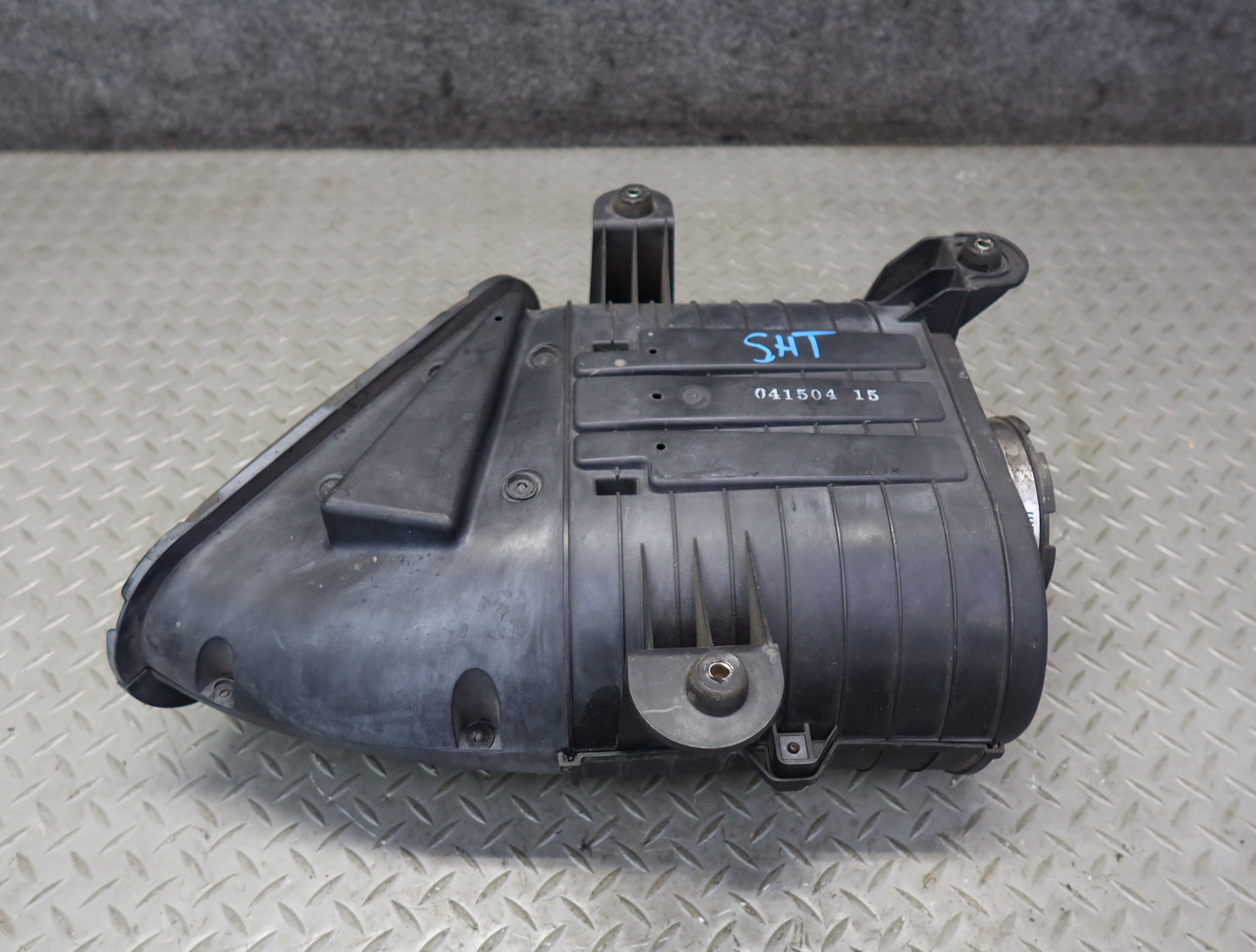 2003-2007 Hummer H2 Air Intake Cleaner Filter Box 15059739