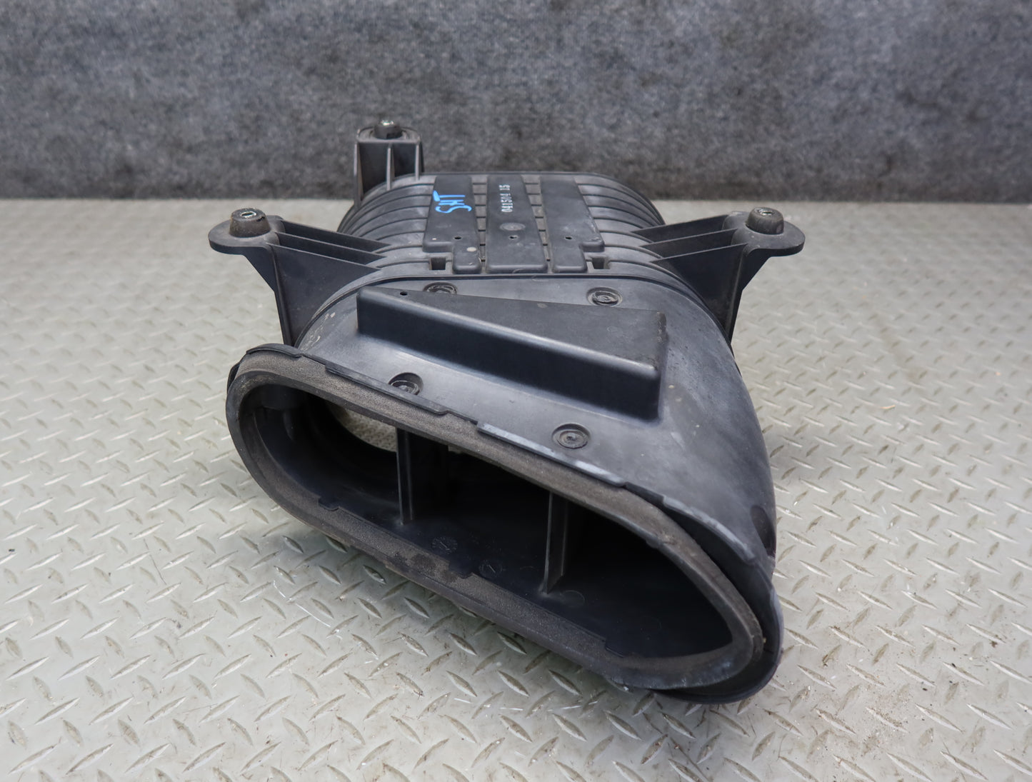 2003-2007 Hummer H2 Air Intake Cleaner Filter Box 15059739