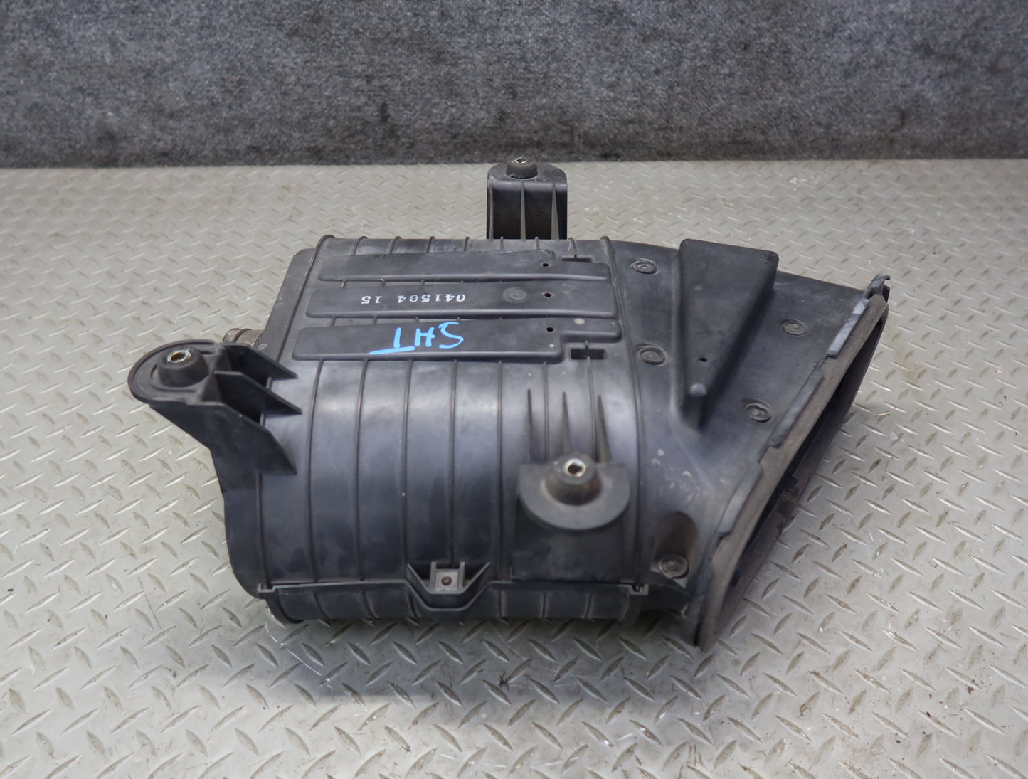 2003-2007 Hummer H2 Air Intake Cleaner Filter Box 15059739