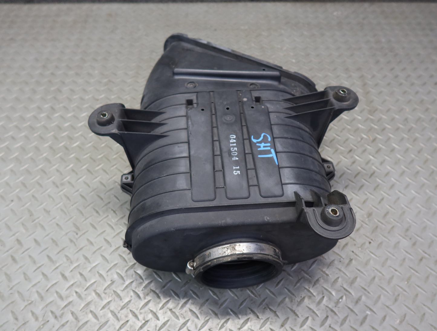 2003-2007 Hummer H2 Air Intake Cleaner Filter Box 15059739