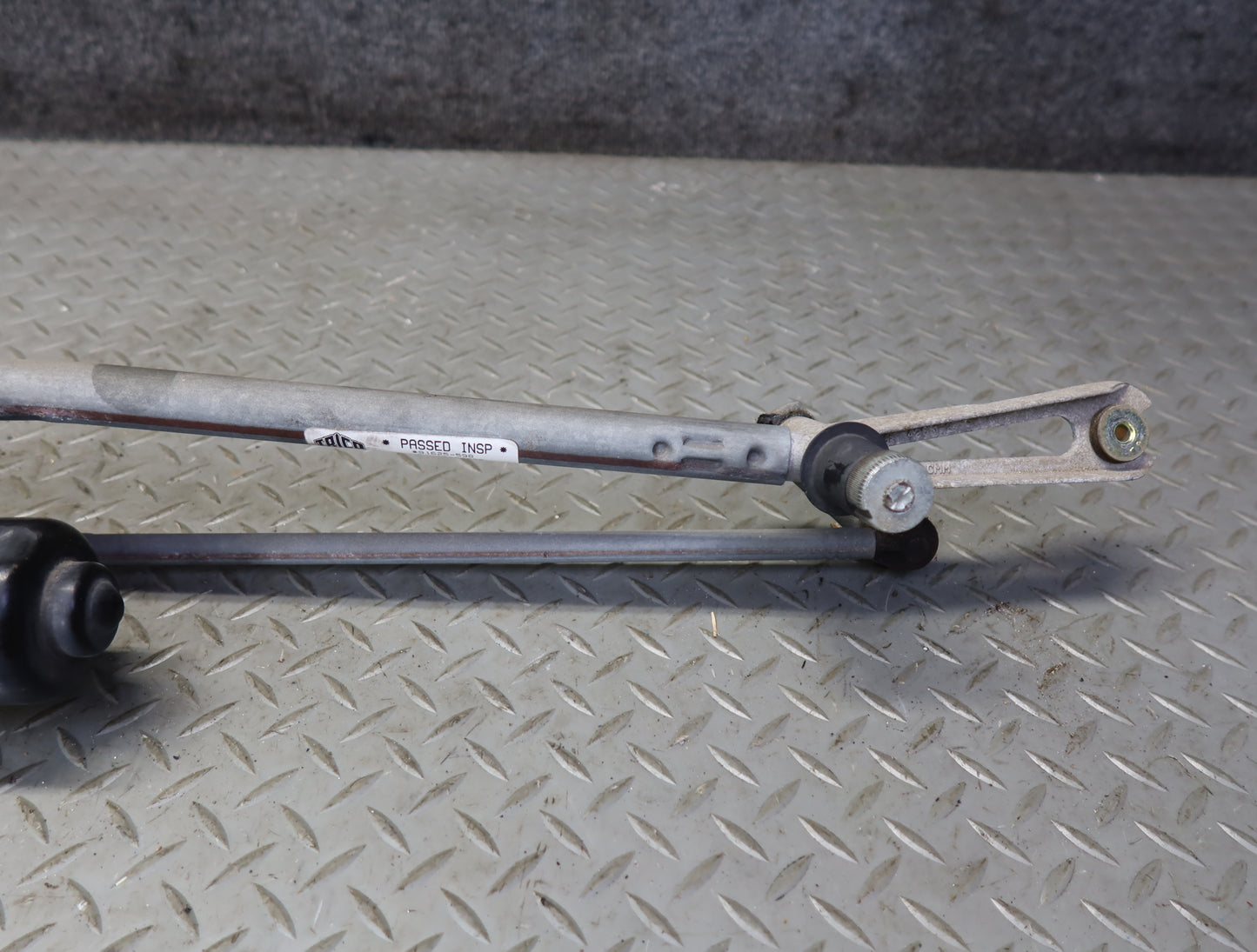 2003-2007 Hummer H2 Front Windshield Wiper Transmission Linkage w Motor 15252855