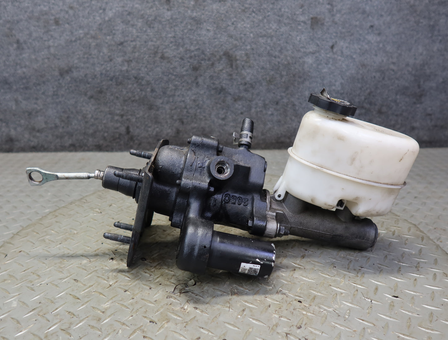 2003-2007 Hummer H2 Brake Master Cylinder Booster Fluid Reservoir