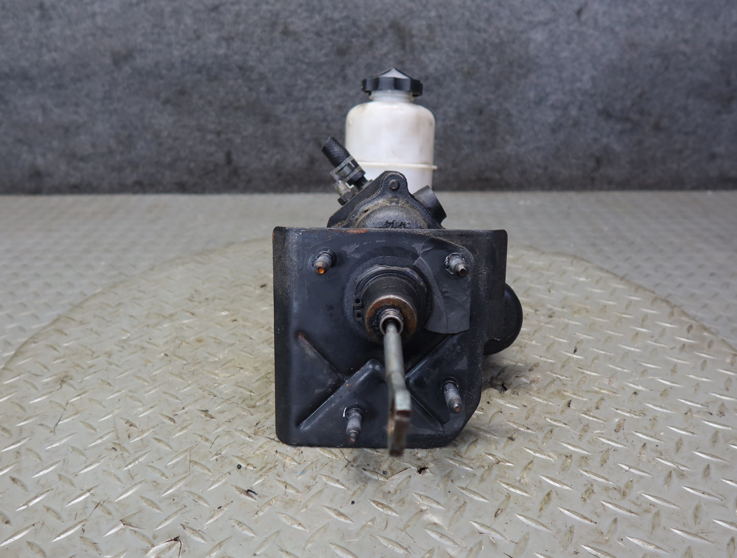 2003-2007 Hummer H2 Brake Master Cylinder Booster Fluid Reservoir