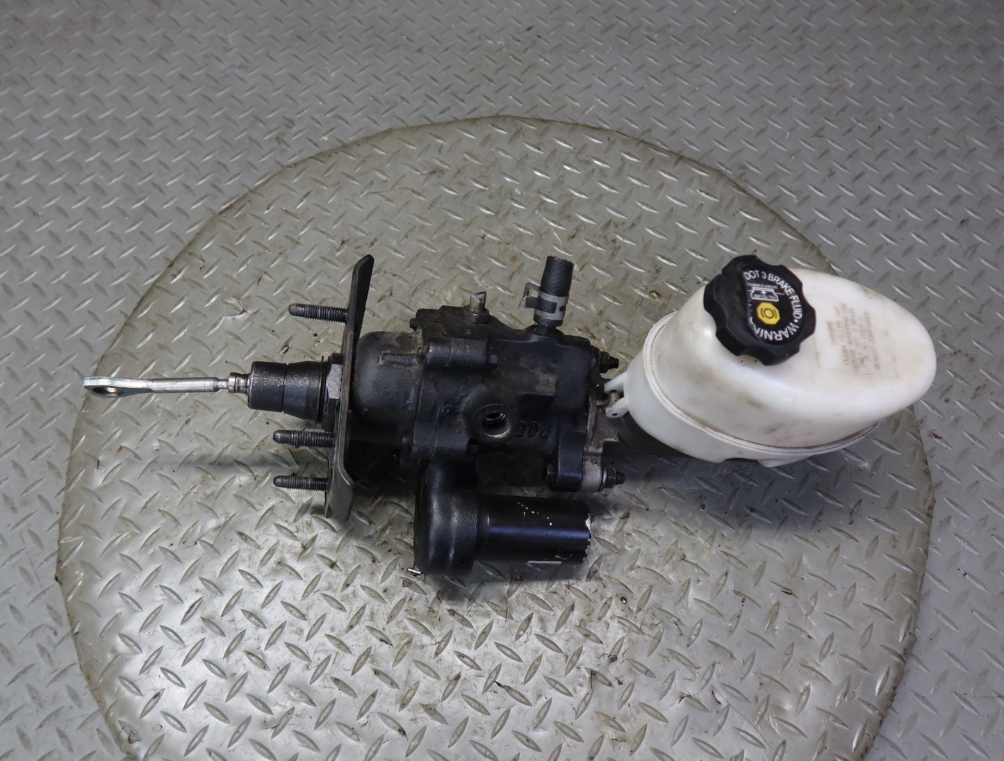 2003-2007 Hummer H2 Brake Master Cylinder Booster Fluid Reservoir