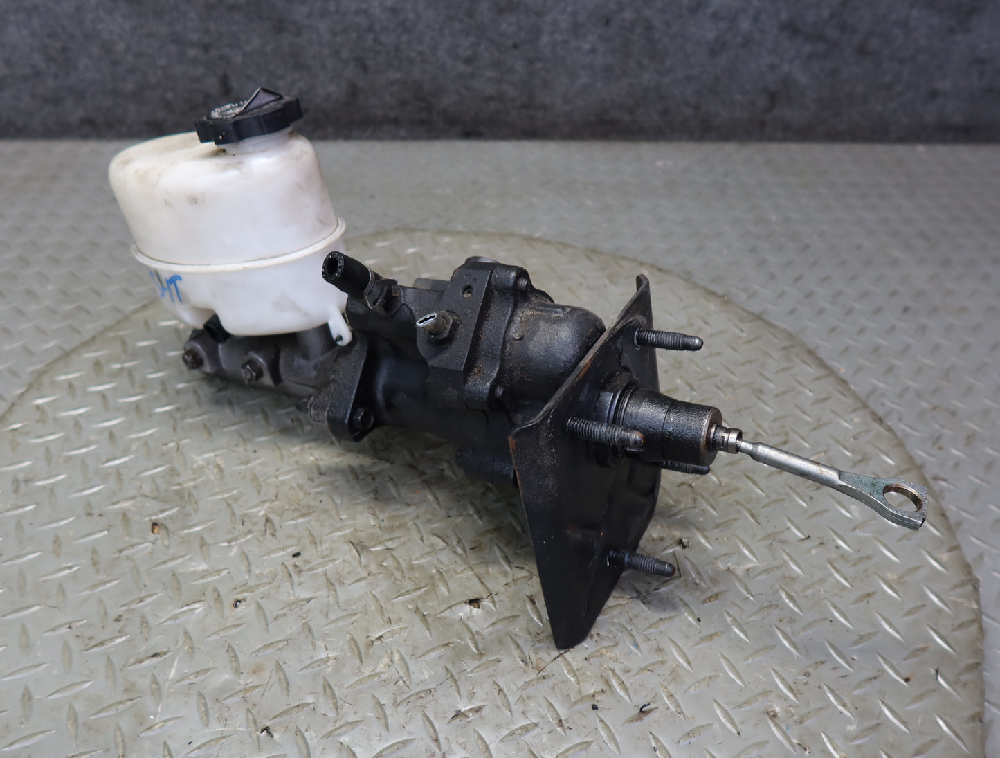 2003-2007 Hummer H2 Brake Master Cylinder Booster Fluid Reservoir