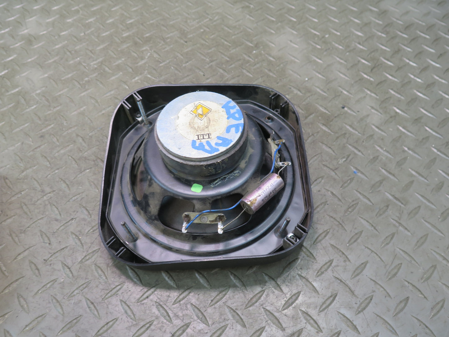 1984-1989 Porsche 928 Rear Left & Right Side Audio Speaker W/ Cover Set