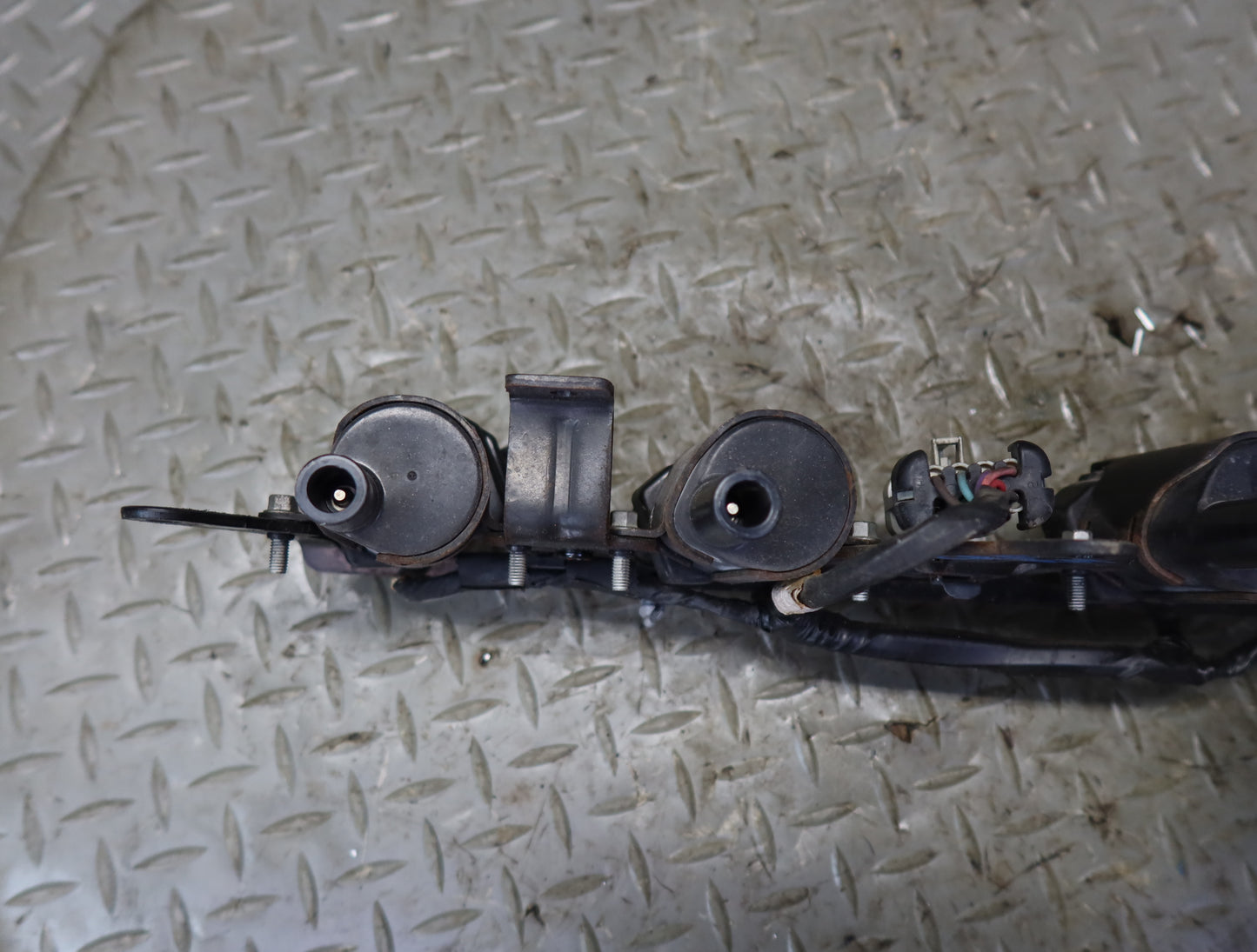 03-04 Chevrolet SSR V8 5.3L Right Engine Ignition Coil Pack Assy 51K Miles OEM