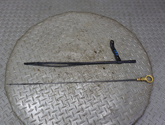 03-06 Chevrolet SSR Engine Oil Dipstick w Tube OEM