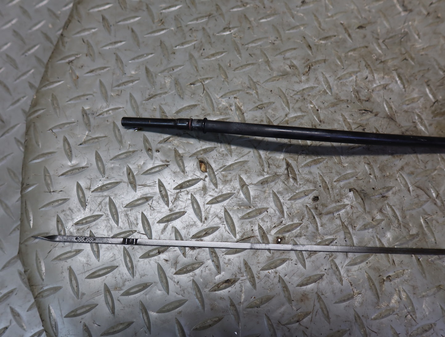 03-06 Chevrolet SSR Engine Oil Dipstick w Tube OEM