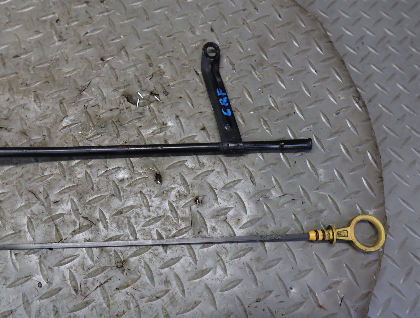 03-06 Chevrolet SSR Engine Oil Dipstick w Tube OEM