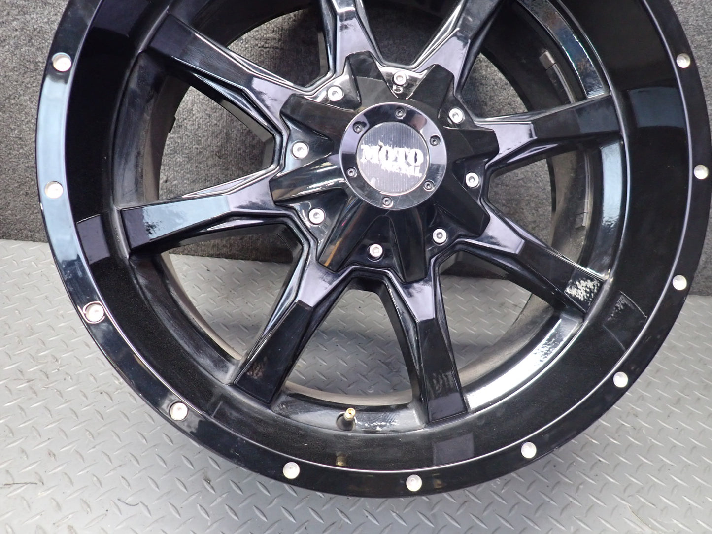 Moto Metal MO970 R20" Wheel Rim 20x9.0J 6x139.7 Set of 4