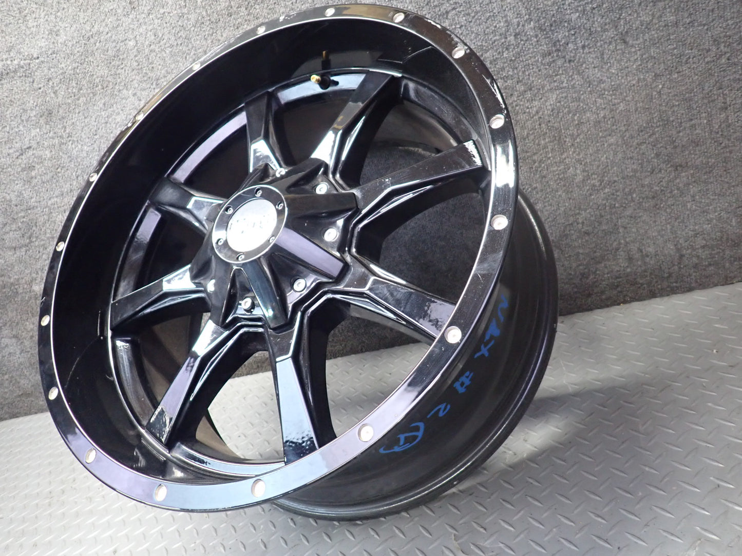 Moto Metal MO970 R20" Wheel Rim 20x9.0J 6x139.7 Set of 4