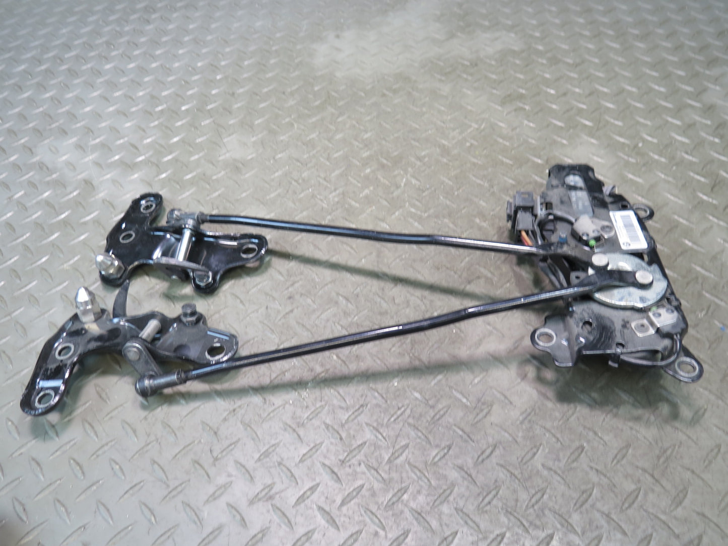 09-16 BMW E89 Z4 Convertible Folding TOP Roof Lock Latch Mechanism OEM